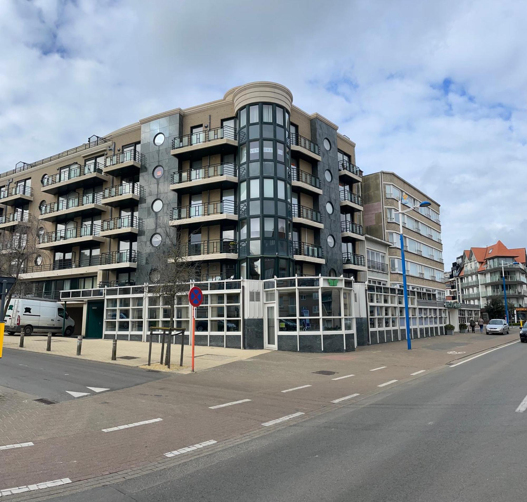Appt Pablo Met Prive-Garage, Vlakbij Zee, In Koksijde-Bad Apartment Bagian luar foto